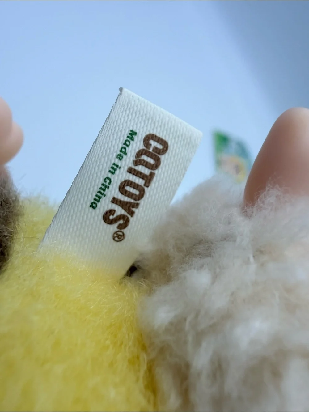 The Bee plush keychain from the Bao-ao Forest Friends Gathering Blind Box Series
